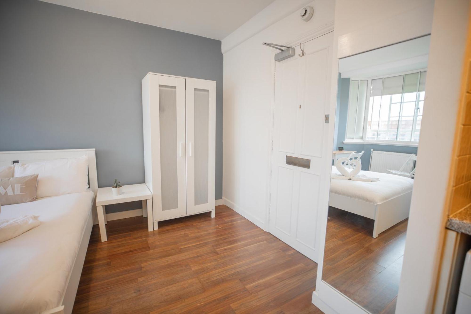 Studio At Chelsea Cloisters Hotel London Bagian luar foto
